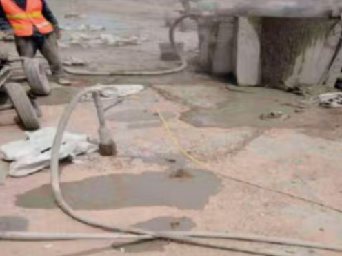 紫云水泥混凝土路面板底注浆技术 路面脱空注浆整治方案