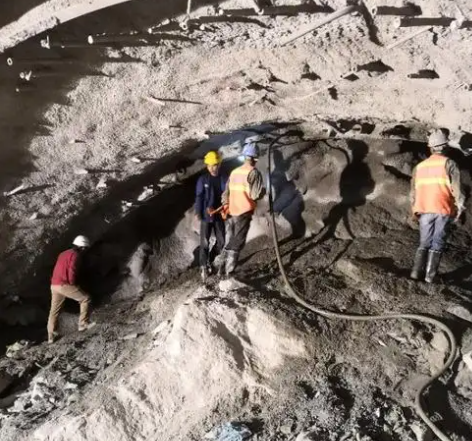 紫云拱顶带模注浆料的施工流程及注意事项